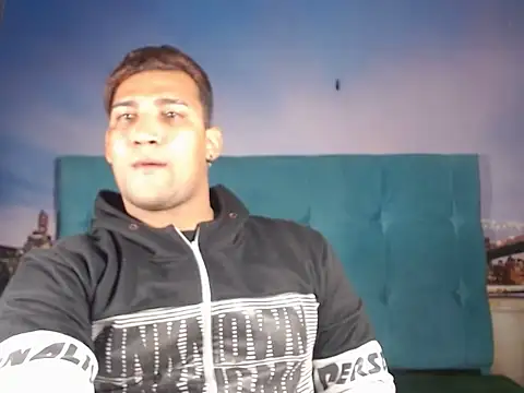 Snapshot of RobertLatin18 chatting on October 23, 1:49 am RobertLatin18 online show from October 23, 1:49 am