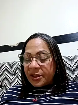 Snapshot of milf_Anguie50 chatting on October 23, 3:06 am milf Anguie50 online show from October 23, 3:06 am
