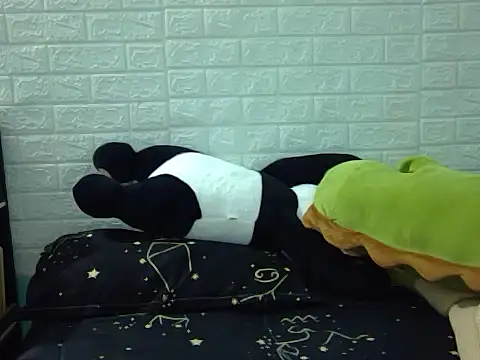 Snapshot of May2k2 chatting on February 28, 4:02 am May2k2 online show from February 28, 4:02 am