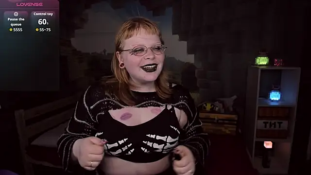 Snapshot of LottieReed chatting on October 24, 5:42 pm LottieReed online show from October 24, 5:42 pm