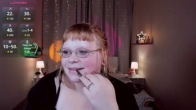 Snapshot of LottieReed chatting on November 14, 1:43 pm LottieReed online show from November 14, 1:43 pm