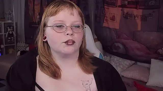 Snapshot of LottieReed chatting on November 20, 3:56 pm LottieReed online show from November 20, 3:56 pm