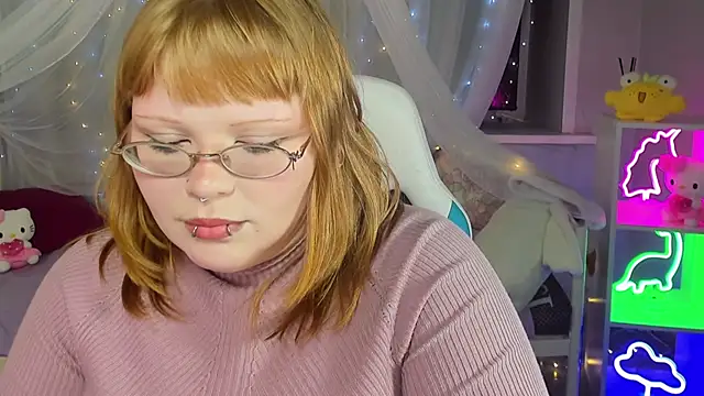 Snapshot of LottieReed chatting on December 15, 12:42 pm LottieReed online show from December 15, 12:42 pm