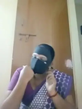 Snapshot of tamilammu1431 chatting on December 16, 4:28 am tamilammu1431 online show from December 16, 4:28 am