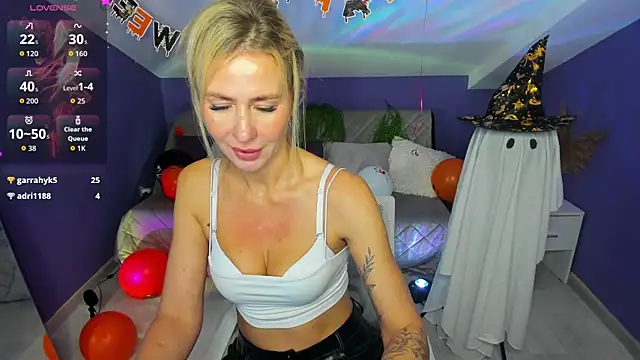 Snapshot of MadamMilly_ chatting on November 3, 6:36 am MadamMilly online show from November 3, 6:36 am