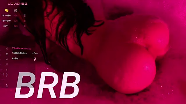 Snapshot of Ksarina chatting on December 2, 11:48 am Ksarina online show from December 2, 11:48 am