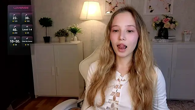 Snapshot of insaneinsomnia chatting on October 31, 9:10 am insaneinsomnia online show from October 31, 9:10 am