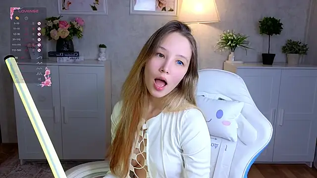 Snapshot of insaneinsomnia chatting on November 30, 9:24 am insaneinsomnia online show from November 30, 9:24 am