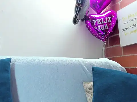 Snapshot of luna_liore chatting on December 17, 6:03 pm luna liore online show from December 17, 6:03 pm