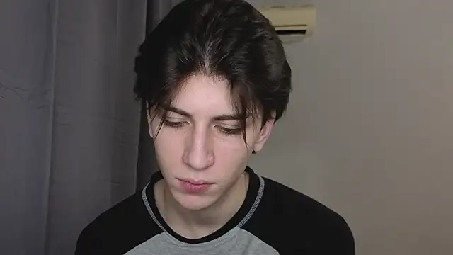 Snapshot of Oliver_star_boy_ chatting on November 5, 7:25 pm Oliver star boy online show from November 5, 7:25 pm