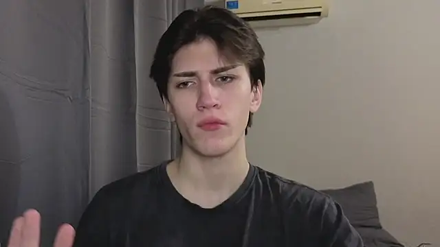 Snapshot of Oliver_star_boy_ chatting on November 10, 4:17 pm Oliver star boy online show from November 10, 4:17 pm