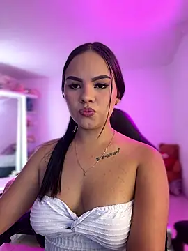 Snapshot of amber_white15 chatting on January 17, 5:34 am amber white15 online show from January 17, 5:34 am