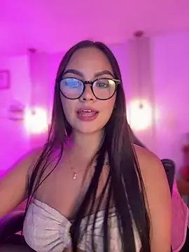 Snapshot of amber_white15 chatting on February 19, 2:40 am amber white15 online show from February 19, 2:40 am