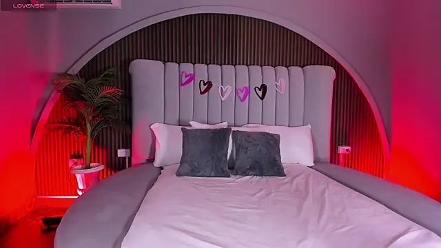 AmyColman  online show from February 14, 12:35 pm