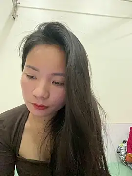 Snapshot of Bee_Yellow00 chatting on November 5, 4:45 am Bee Yellow00 online show from November 5, 4:45 am