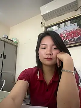 Bee Yellow00 online show from March 25, 8:53 am