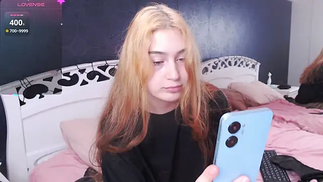 LilytLuu online show from October 31, 4:08 pm