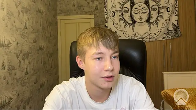 Snapshot of R__G__ chatting on October 24, 5:31 pm R  G   online show from October 24, 5:31 pm