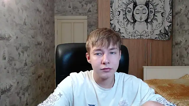 Snapshot of R__G__ chatting on October 25, 4:46 pm R  G   online show from October 25, 4:46 pm