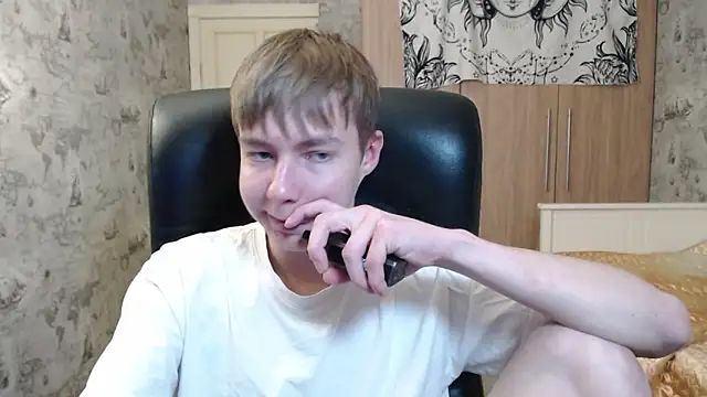 Snapshot of R__G__ chatting on October 26, 6:58 pm R  G   online show from October 26, 6:58 pm