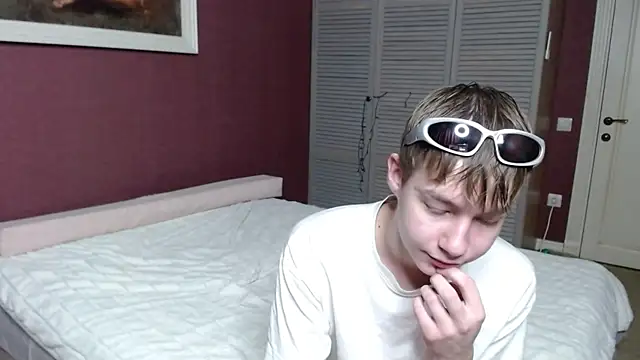 Snapshot of R__G__ chatting on October 27, 12:53 pm R  G   online show from October 27, 12:53 pm