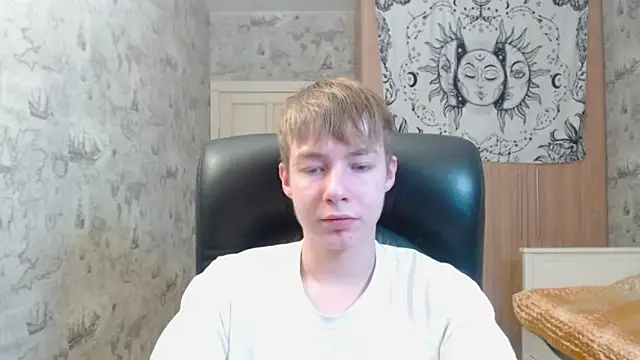 Snapshot of R__G__ chatting on October 28, 5:04 pm R  G   online show from October 28, 5:04 pm