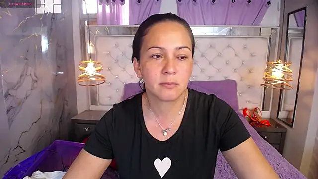 Melissa-roberts online show from December 2, 7:09 pm