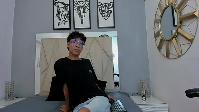 Snapshot of adams_bobby chatting on November 23, 11:32 am adams bobby online show from November 23, 11:32 am