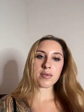 Snapshot of LaraHorneyy chatting on October 24, 5:09 pm LaraHorneyy online show from October 24, 5:09 pm