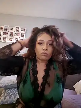 Snapshot of BubblesLovexox chatting on October 25, 4:24 pm BubblesLovexox online show from October 25, 4:24 pm