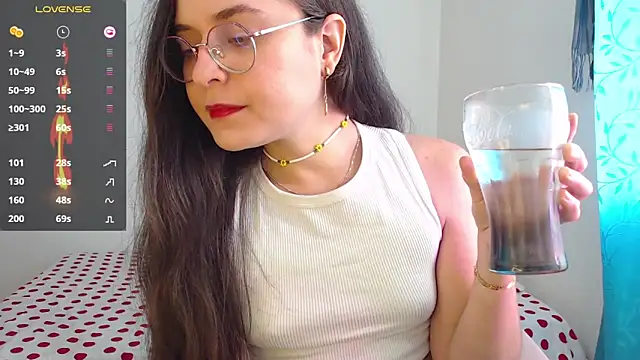 Vicky cristinax online show from December 5, 9:00 pm