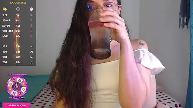 Vicky cristinax online show from December 19, 1:01 am