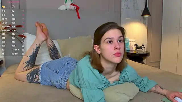 LoraPuffs online show from January 15, 4:33 pm