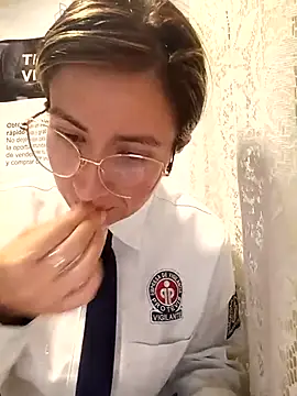 Snapshot of Valentina--1 chatting on March 11, 10:10 am Valentina--1 online show from March 11, 10:10 am