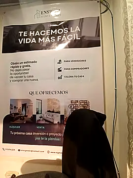 Snapshot of Valentina--1 chatting on March 30, 10:05 am Valentina--1 online show from March 30, 10:05 am