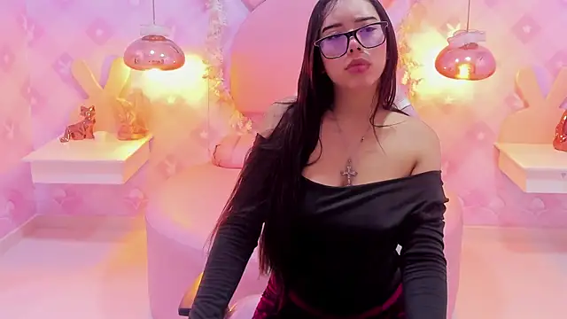 SofhiCute online show from February 7, 11:36 am