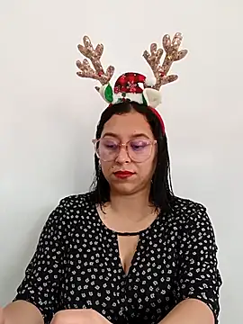 Caroline-17 online show from December 5, 6:15 pm