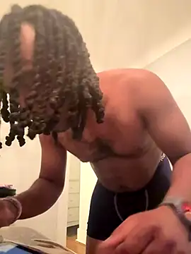 Snapshot of therealredx chatting on October 29, 2:14 am therealredx online show from October 29, 2:14 am