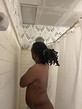 Snapshot of therealredx chatting on October 31, 1:01 pm therealredx online show from October 31, 1:01 pm