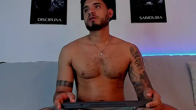 AUSTINN TORRES online show from June 18, 12:11 am