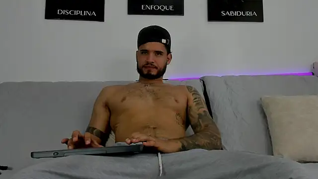 AUSTINN TORRES online show from June 23, 9:35 pm