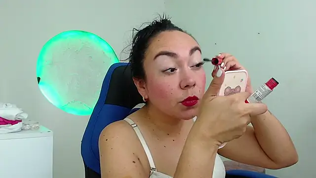 Yadis hot online show from November 5, 8:53 pm