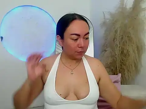 Yadis hot online show from February 5, 12:04 am