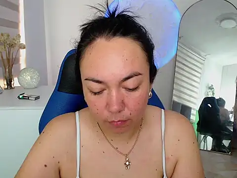 Yadis hot online show from February 10, 8:57 pm