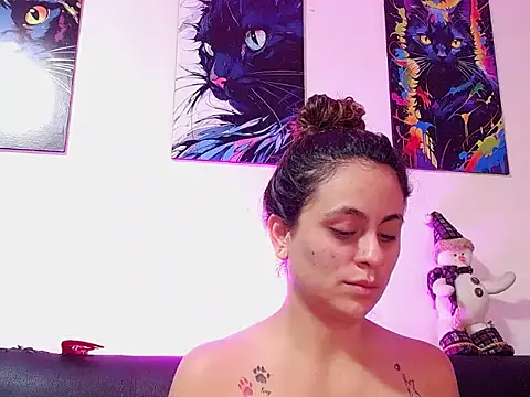 Snapshot of Caroline_Jons chatting on November 24, 1:33 pm Caroline Jons online show from November 24, 1:33 pm