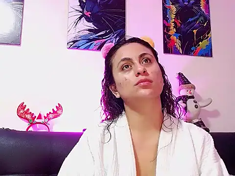 Snapshot of Caroline_Jons chatting on November 25, 10:26 am Caroline Jons online show from November 25, 10:26 am