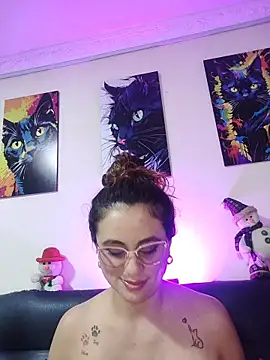 Snapshot of Caroline_Jons chatting on December 14, 10:42 am Caroline Jons online show from December 14, 10:42 am