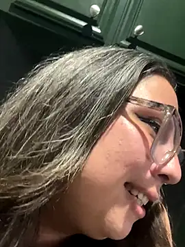 ThatGirlVia online show from November 2, 9:00 am