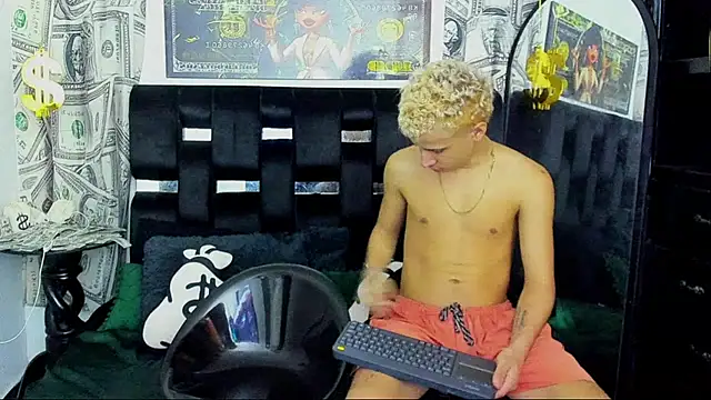 Horny Duo0 online show from November 16, 3:23 am