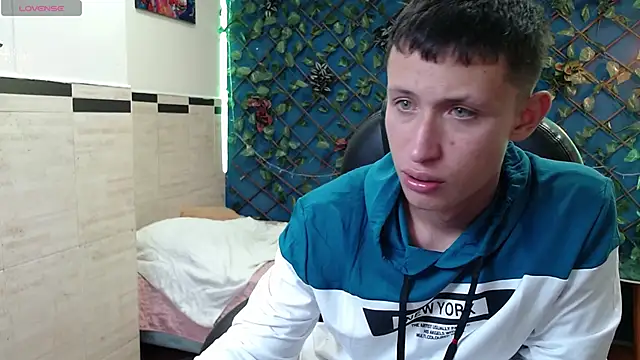 Garuo 18 online show from November 12, 3:18 am